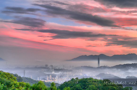 雲霧台北城